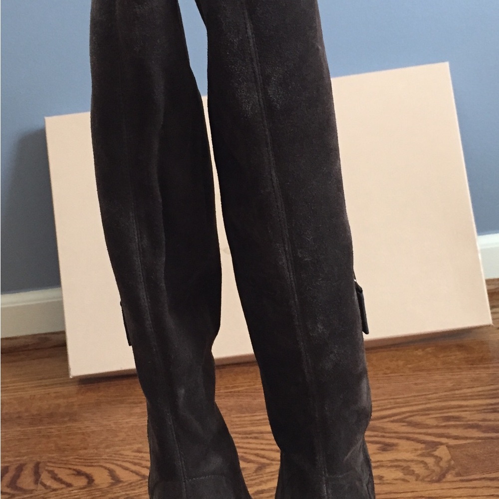 Gorgeous Authentic PRADA suede boots. Only tried on. New in box.  Size 37.5 - Picture 3 of 3